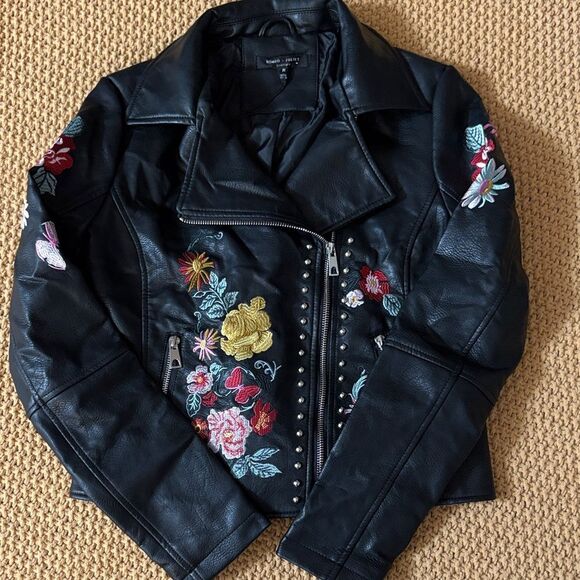 Romeo & Juliet Couture Jackets & Blazers - Romeo & Juliet Couture Black Vegan Leather Jacket with Floral Embroidery Size M
